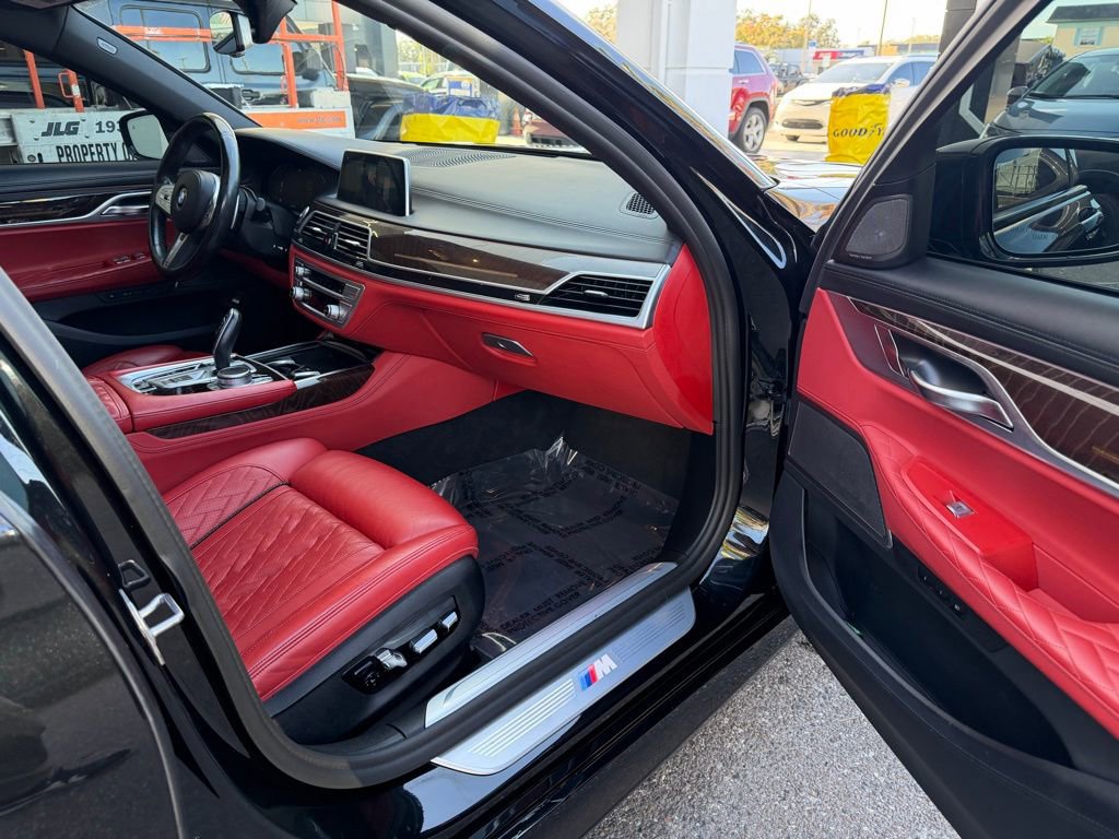Used 2022 BMW 740i xDrive w/ M Sport Package image 29