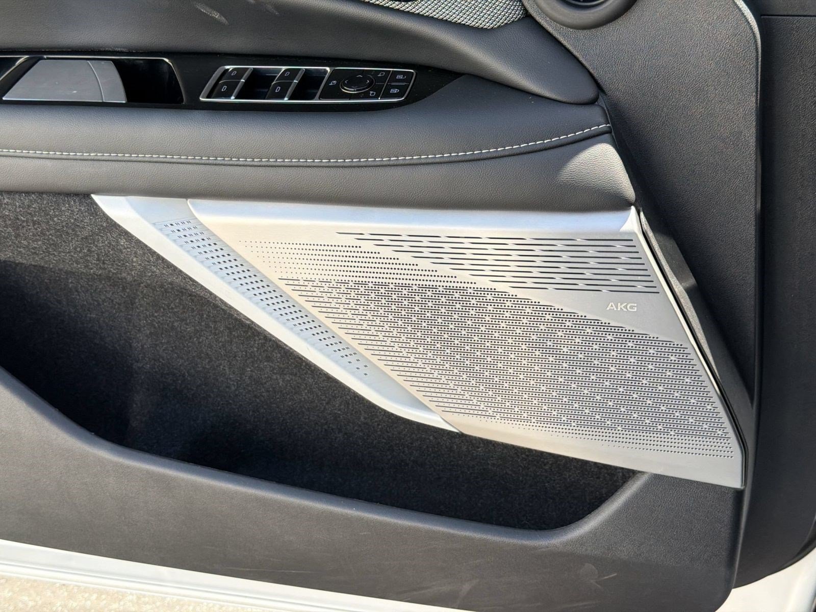 Certified 2025 Cadillac Optiq Sport 1 w/ LPO, Floor Liner Package AWD/4WD image 26