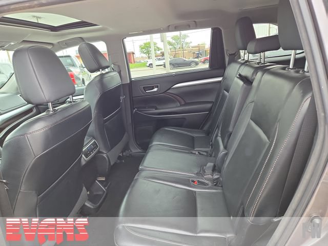 Used 2016 Toyota Highlander XLE AWD/4WD image 25