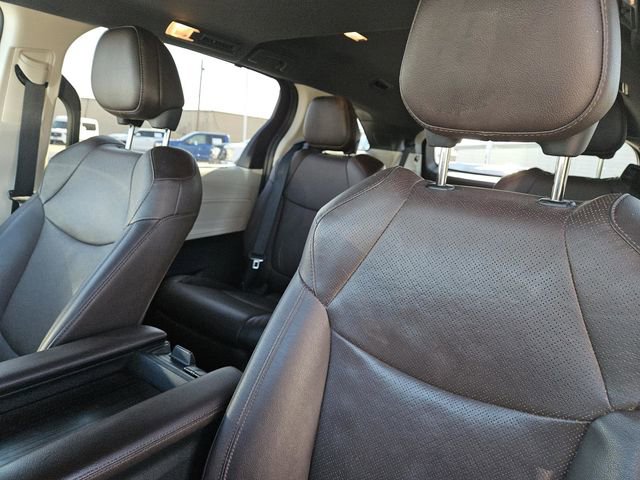 Used 2022 Toyota Sienna Platinum image 25