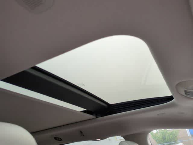 Used 2020 Chrysler Pacifica Limited w/ Advanced Safetytec Group FWD image 23