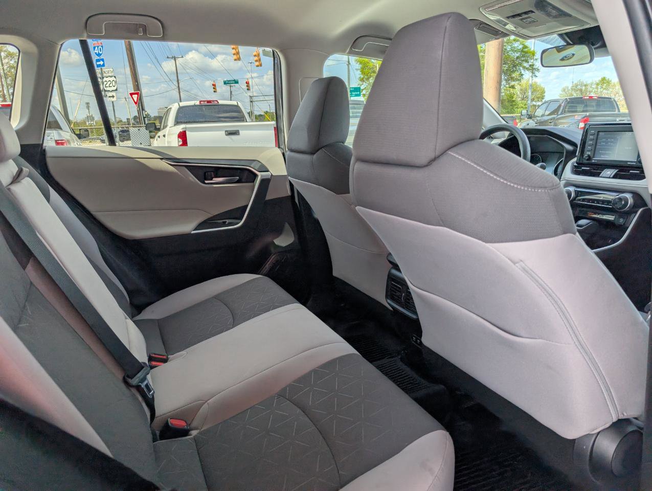 Used 2020 Toyota RAV4 XLE image 21