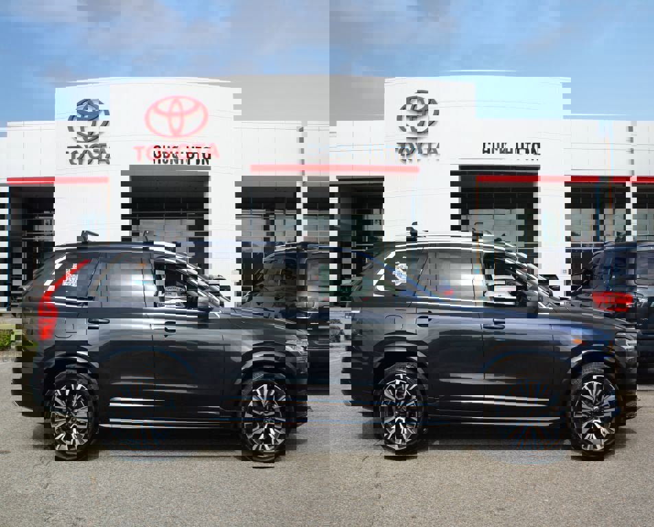 Used 2021 Volvo XC90 T6 Momentum w/ Advanced Package