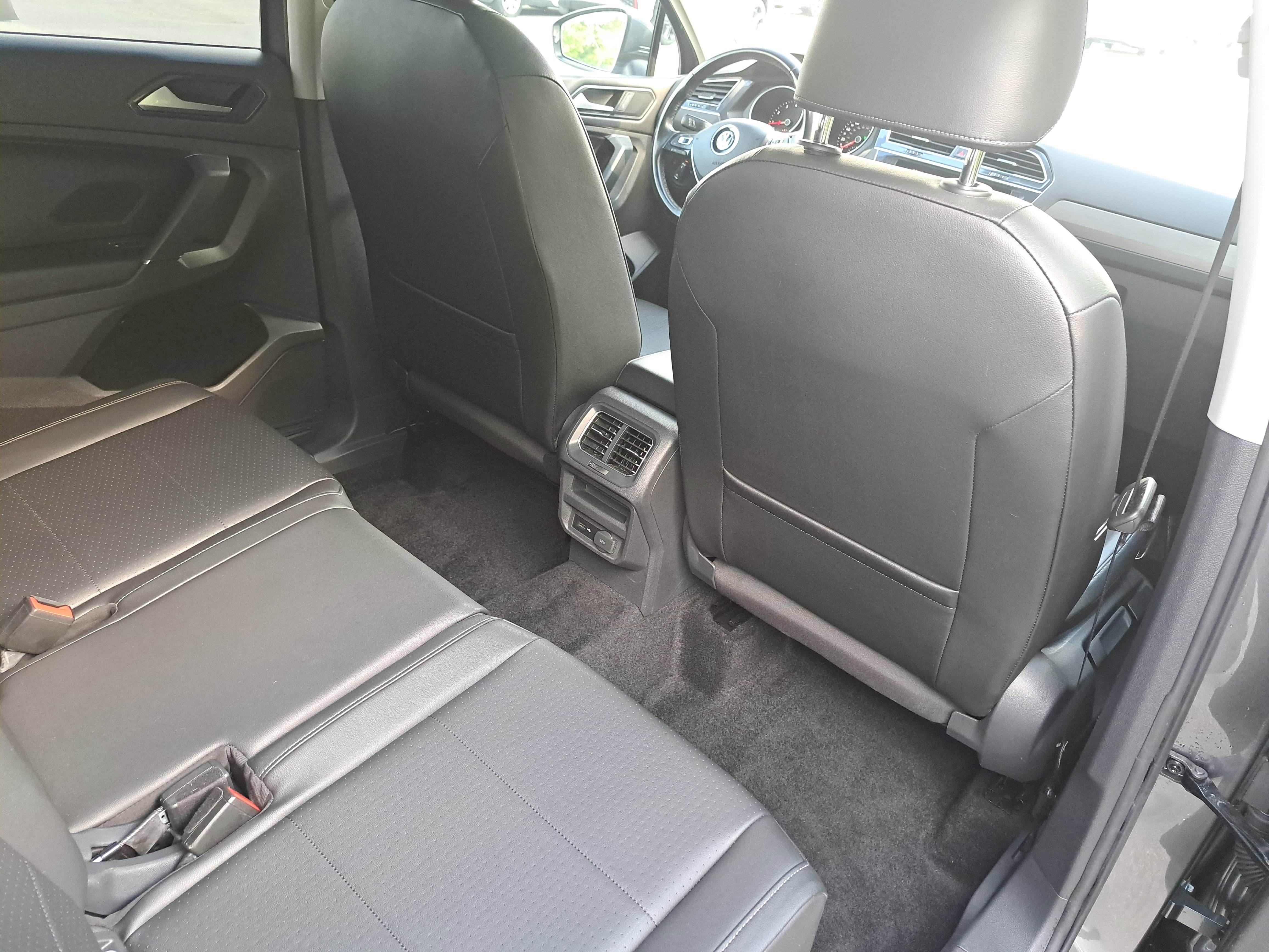 Used 2018 Volkswagen Tiguan SE w/ Panoramic Sunroof Package AWD/4WD image 11