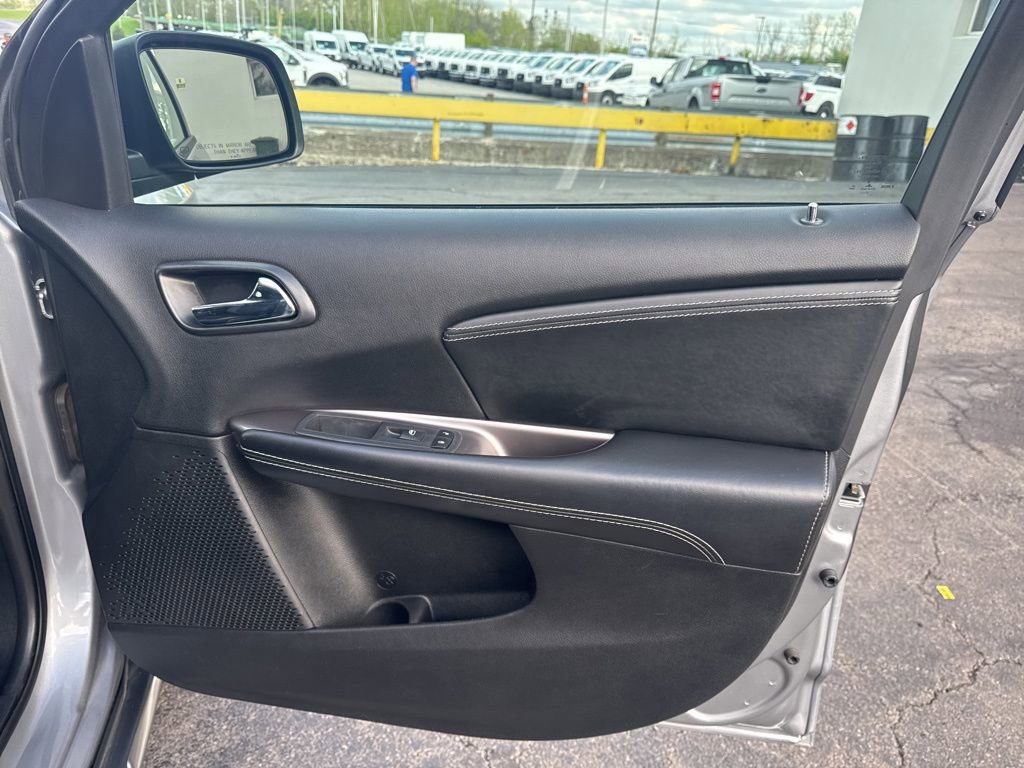 Used 2018 Dodge Journey Crossroad w/ Nav & Sun Group FWD image 33