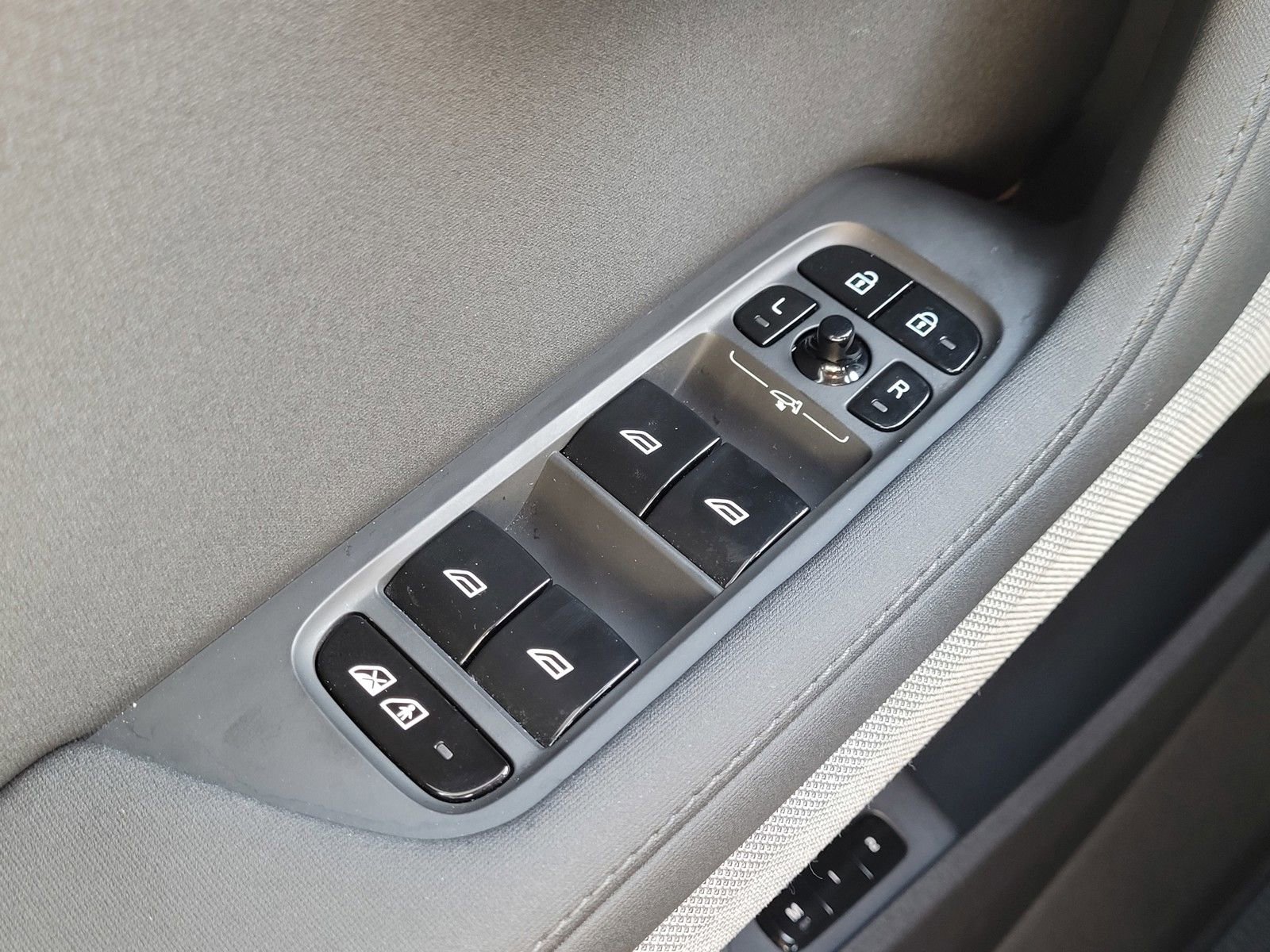 Used 2023 Polestar Polestar 2 w/ Pilot Pack image 17