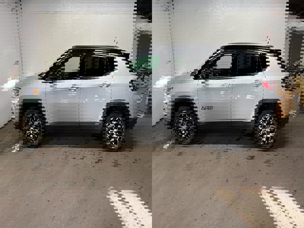 Used 2024 Jeep Compass Limited image 6