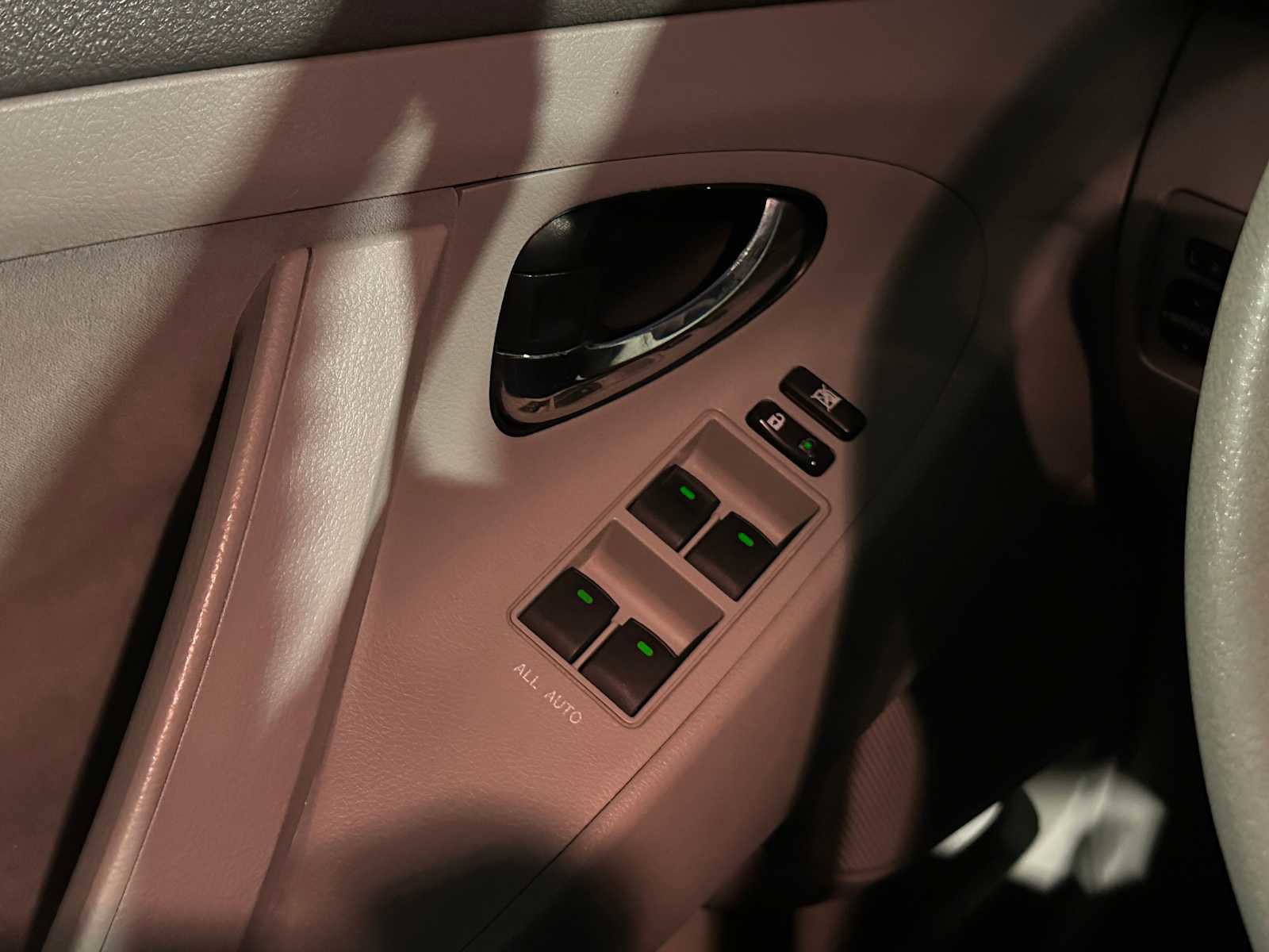 Used 2011 Toyota Camry LE image 29