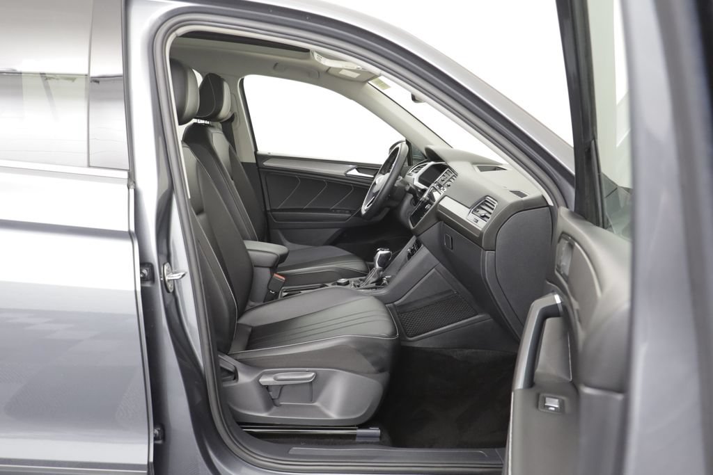 Certified 2023 Volkswagen Tiguan SE AWD/4WD image 18