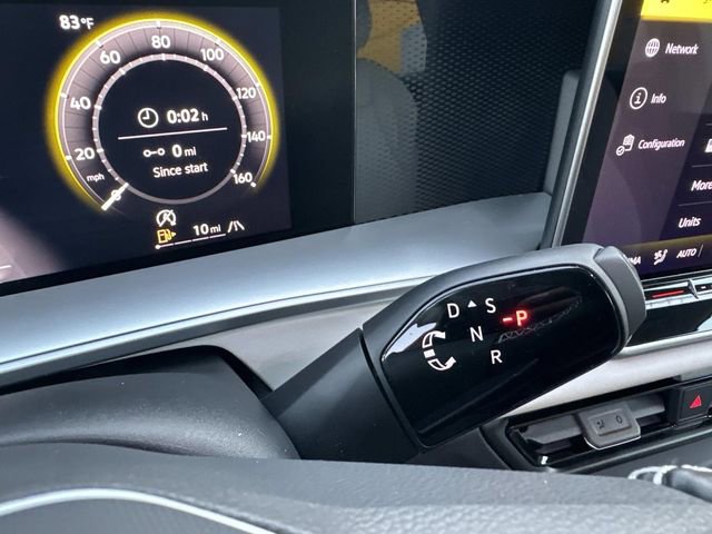 Used 2025 Volkswagen Tiguan SE w/ Panoramic Sunroof Package image 20