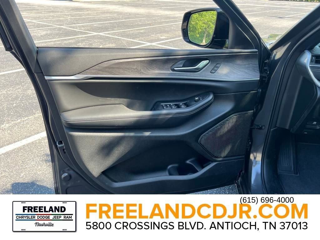 New 2025 Jeep Grand Cherokee Limited w/ Luxury Tech Group II image 14