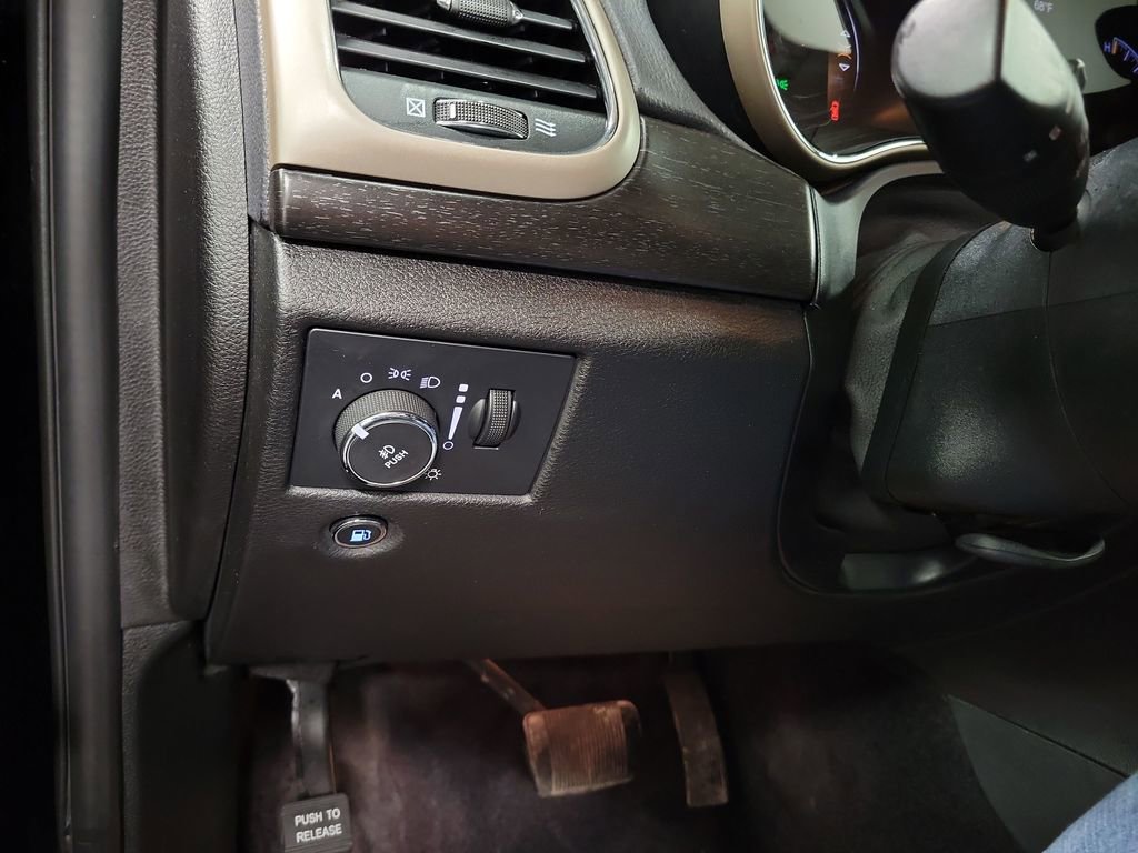 Used 2017 Jeep Grand Cherokee Laredo w/ Quick Order Package 23E image 20