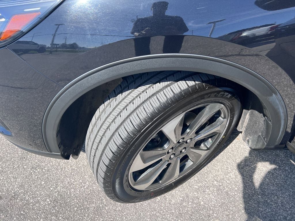Certified 2023 Ford Escape Platinum AWD/4WD image 32