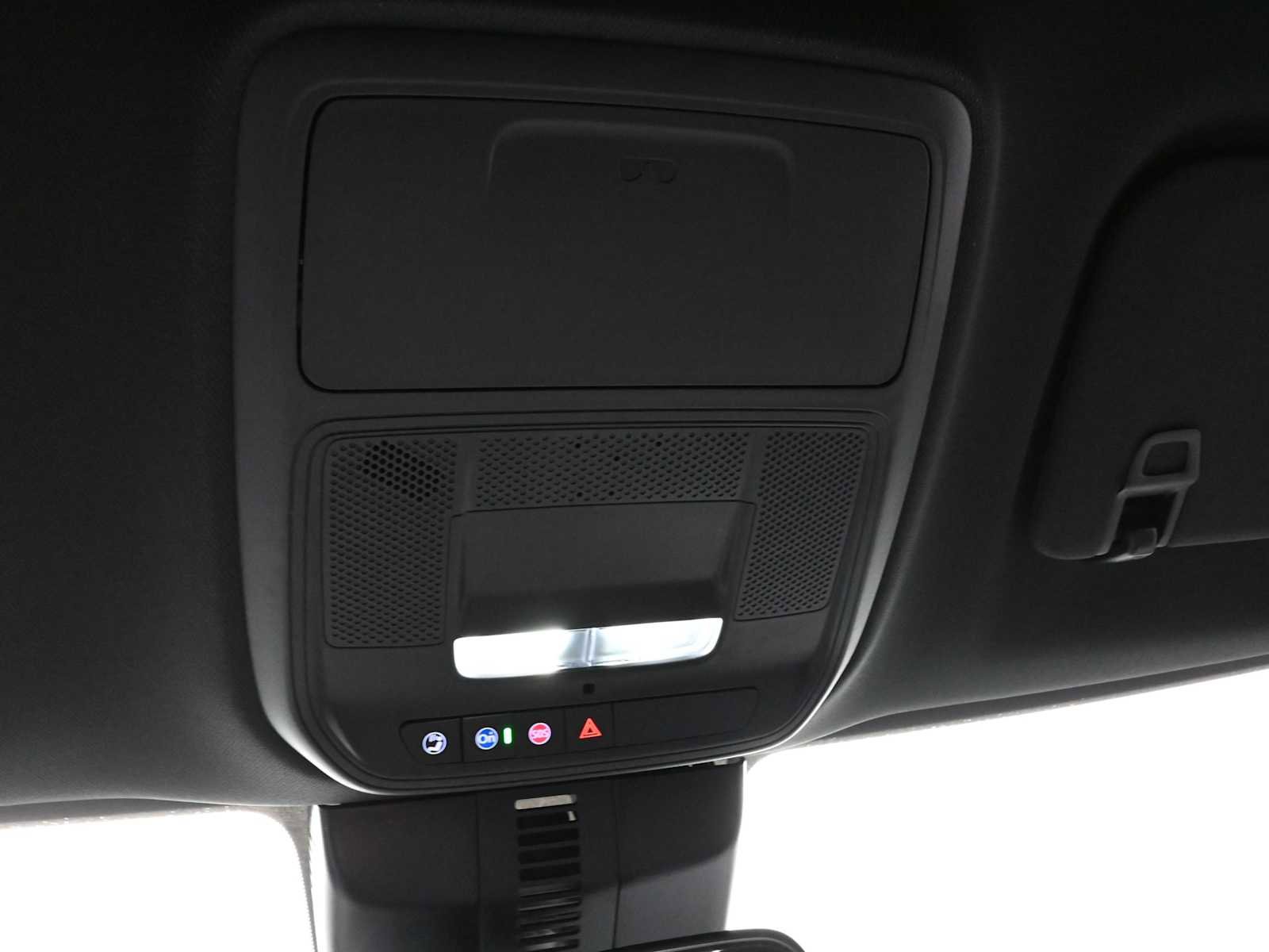 Used 2025 GMC Acadia Elevation AWD/4WD image 15