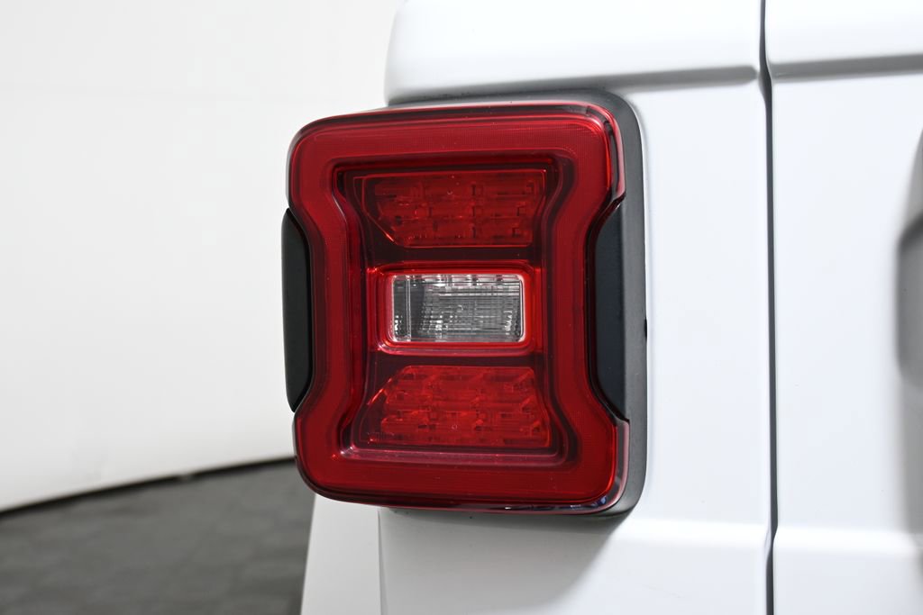 Used 2021 Jeep Wrangler Unlimited Sahara w/ Cold Weather Group image 12