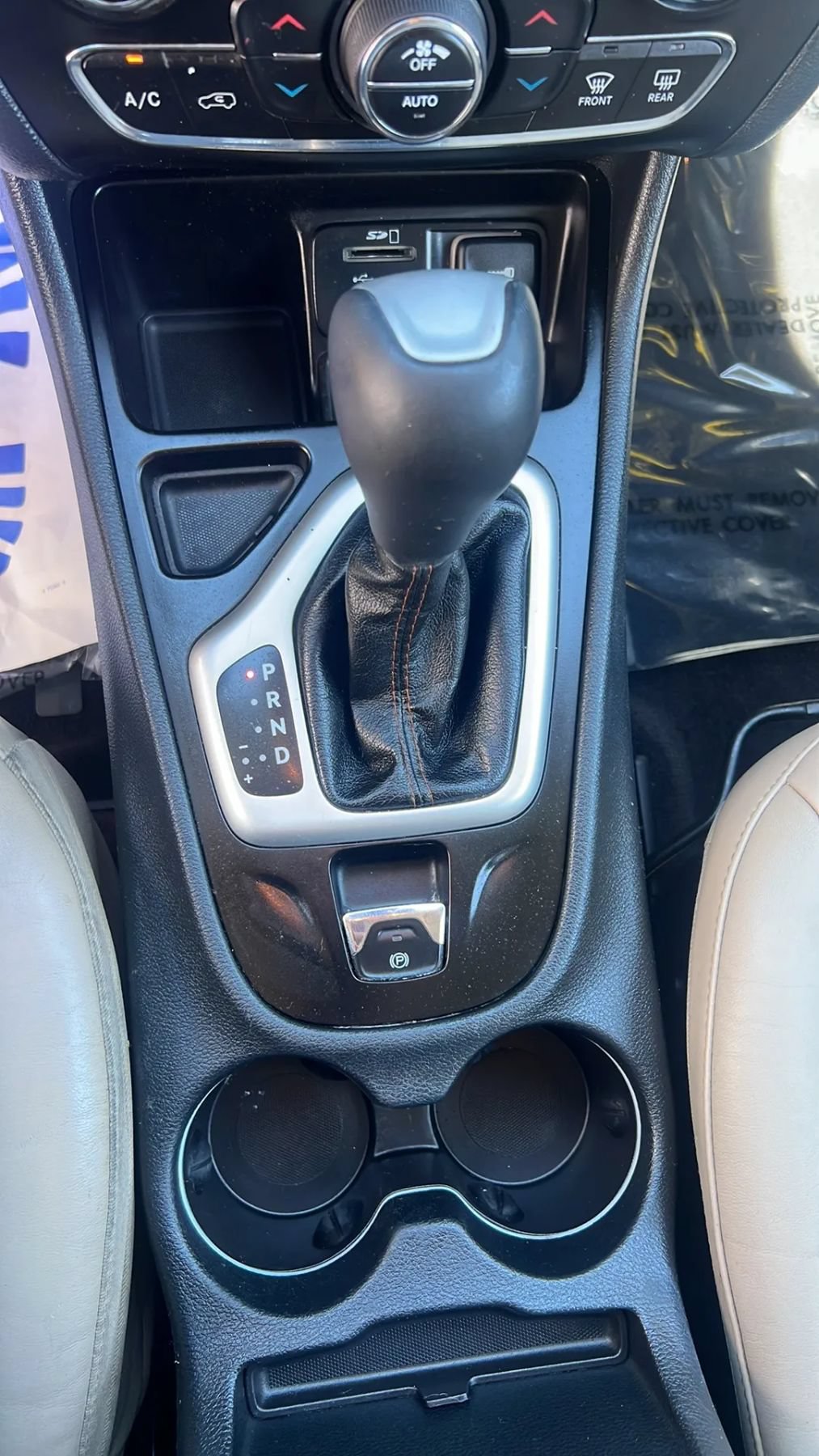 Used 2016 Jeep Cherokee Limited FWD image 23