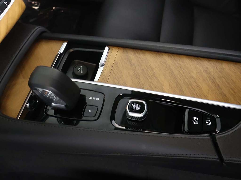 Used 2025 Volvo XC90 B5 Plus AWD/4WD image 54