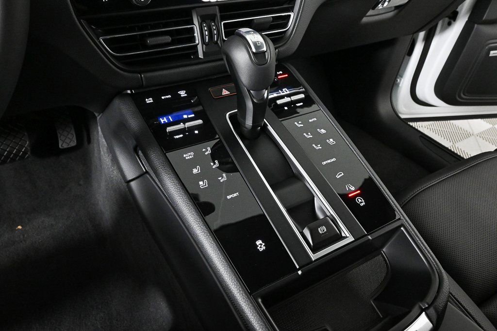 New 2026 Porsche Macan AWD image 22