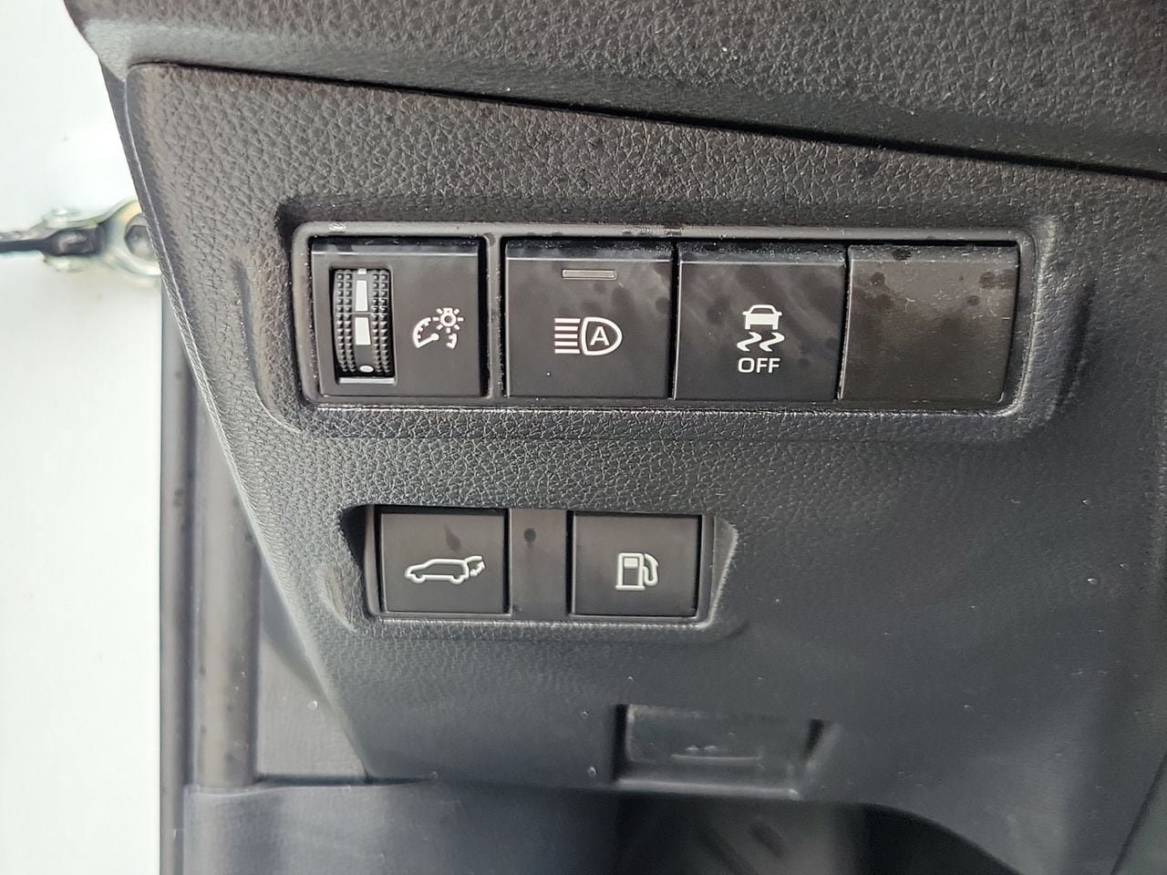 Used 2024 Toyota Corolla Cross AWD Hybrid w/ Convenience Package image 31