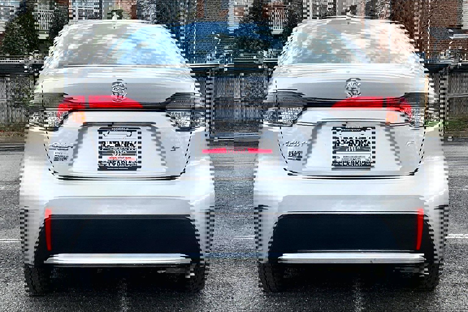 Used 2022 Toyota Corolla LE image 4