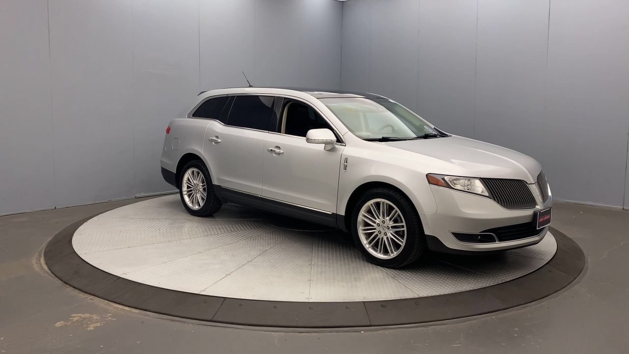 Used 2015 Lincoln MKT AWD image 7