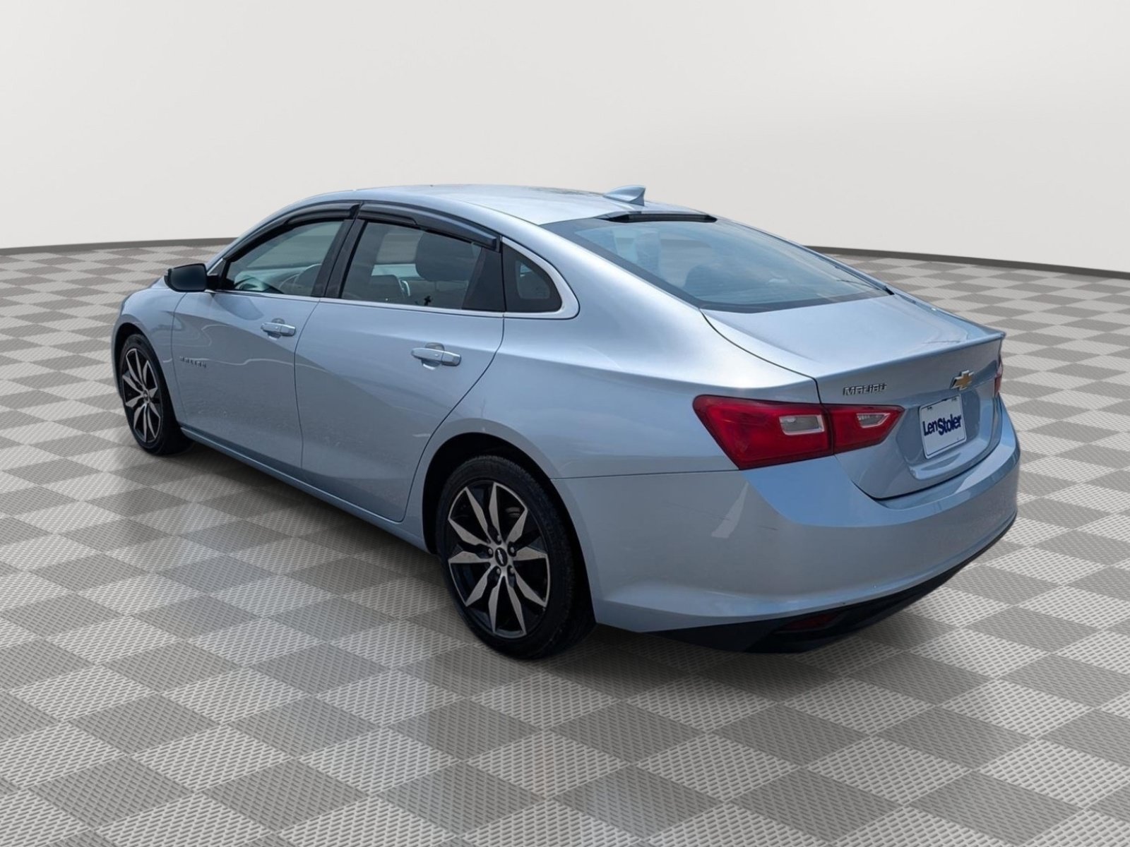 Used 2017 Chevrolet Malibu LT FWD image 3