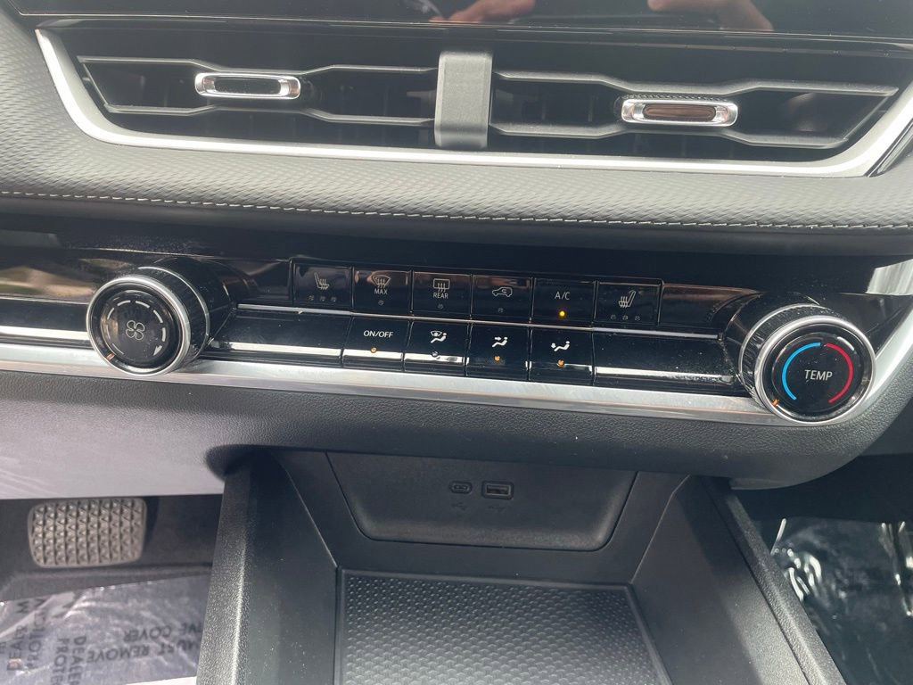 Used 2025 Chevrolet Equinox LT FWD image 28