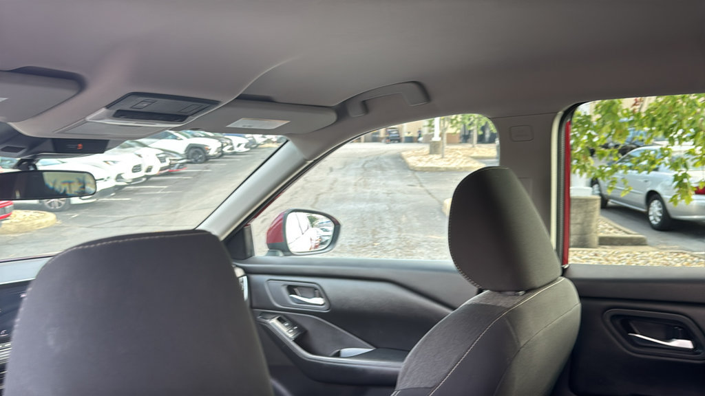 Used 2025 Nissan Rogue SV AWD/4WD image 30