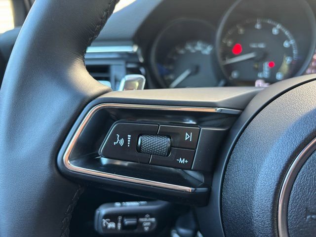 Used 2025 Porsche Macan AWD/4WD image 15