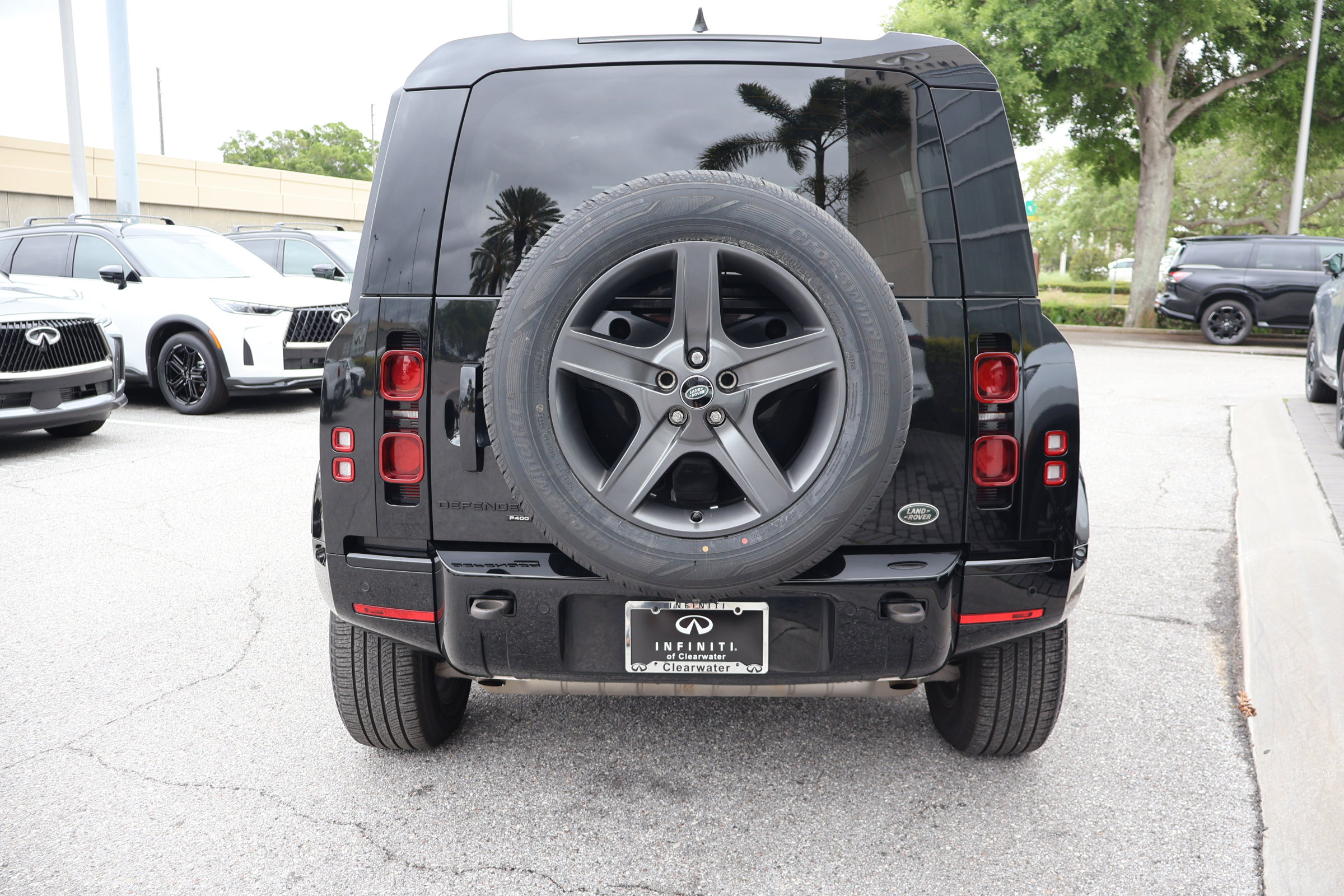 Used 2023 Land Rover Defender 110 X-Dynamic SE image 8