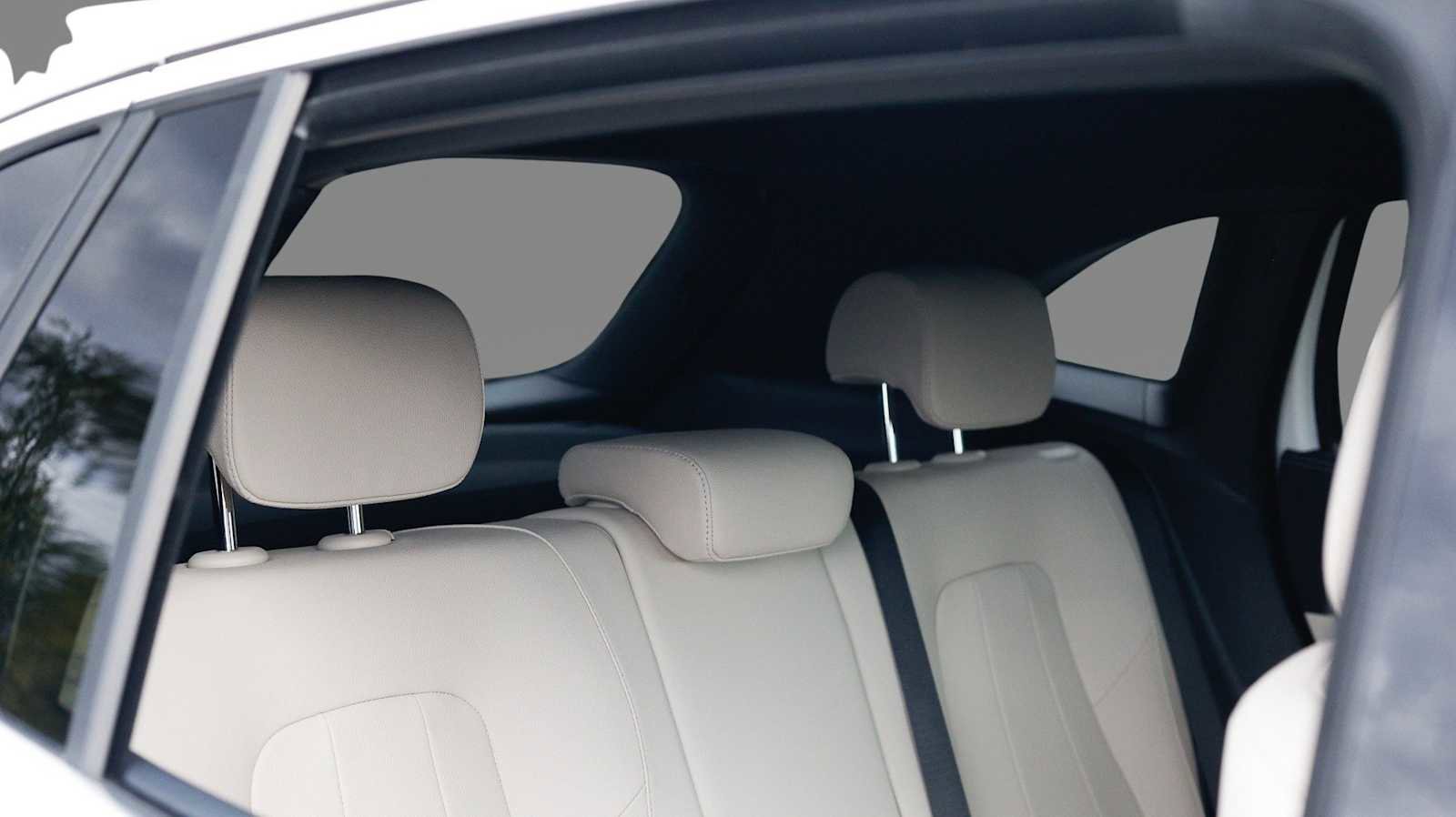 Used 2025 Mercedes-Benz GLA 250 4MATIC image 16