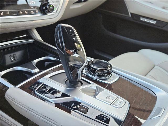 Used 2018 BMW 740e xDrive AWD/4WD image 10