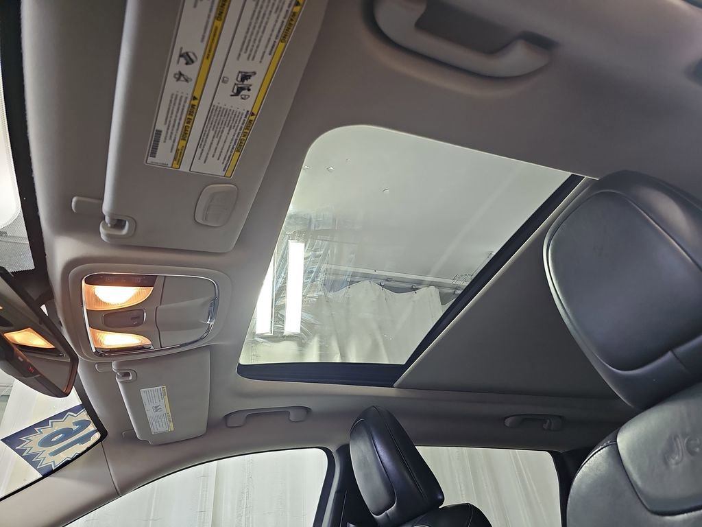 Used 2016 Jeep Cherokee Limited AWD/4WD image 34