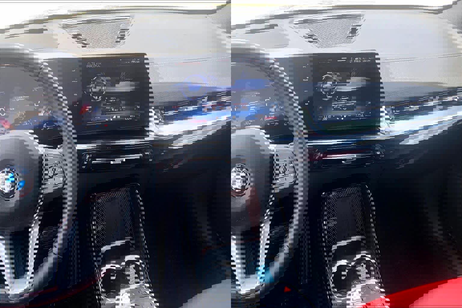 Used 2025 BMW X2 xDrive28i AWD/4WD image 6