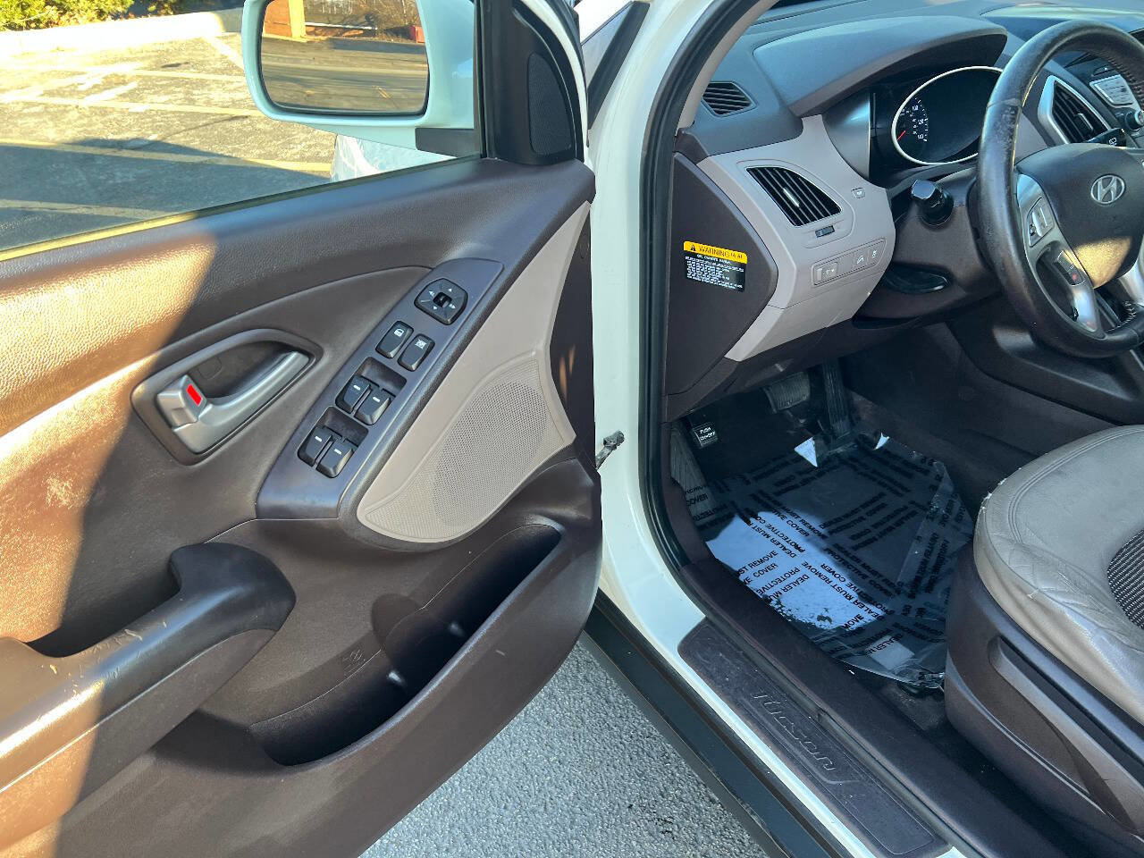 Used 2011 Hyundai Tucson GLS image 16