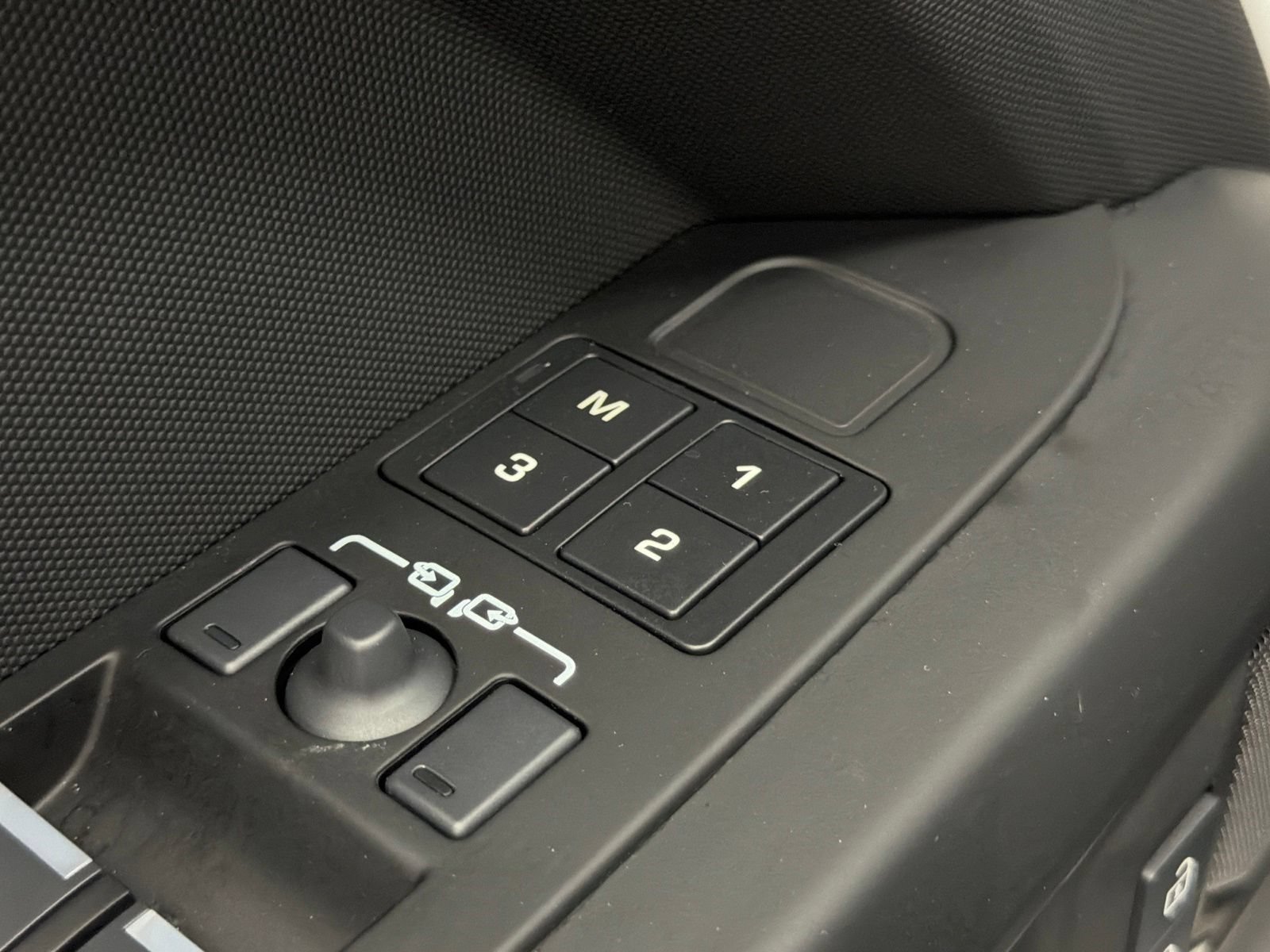 Used 2026 Land Rover Defender 110 X-Dynamic SE AWD/4WD image 22