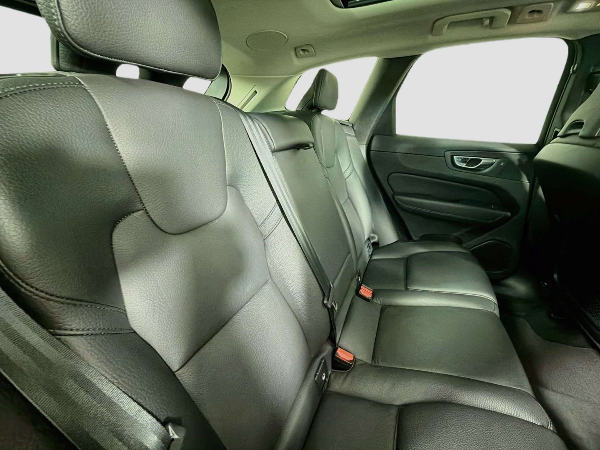 Certified 2023 Volvo XC60 B5 Plus w/ Protection Package Premier FWD image 28