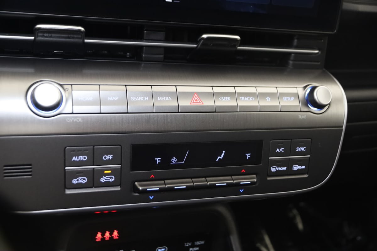 Used 2024 Hyundai Kona SEL FWD image 25