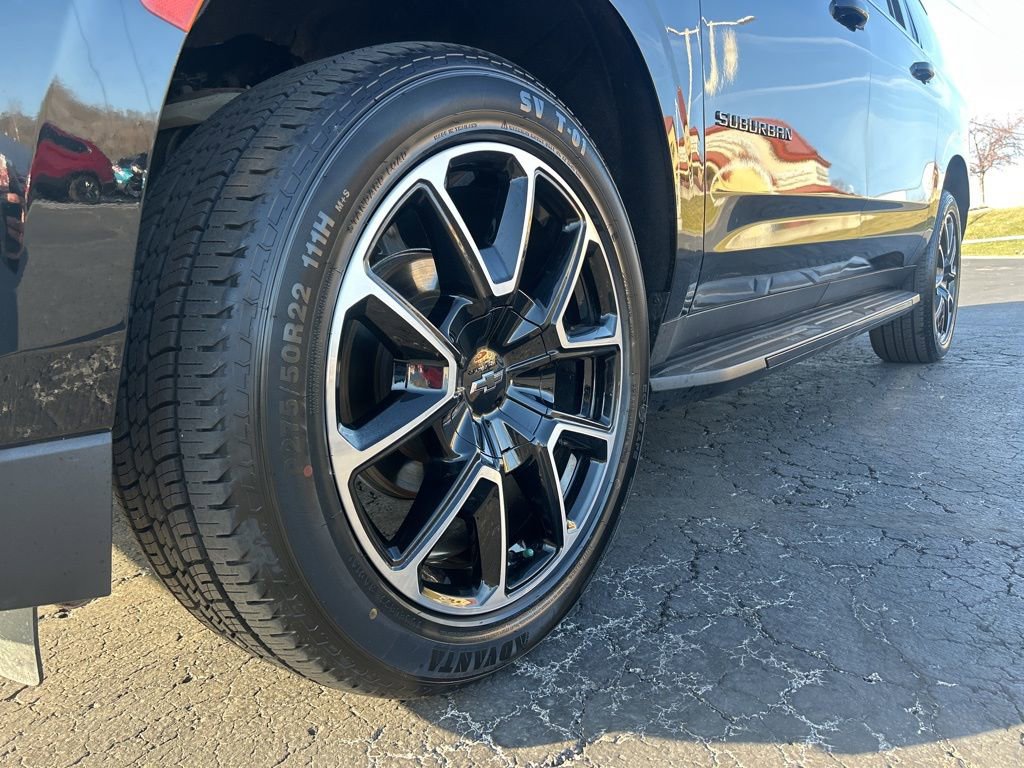 Used 2022 Chevrolet Suburban RST w/ Luxury Package image 11