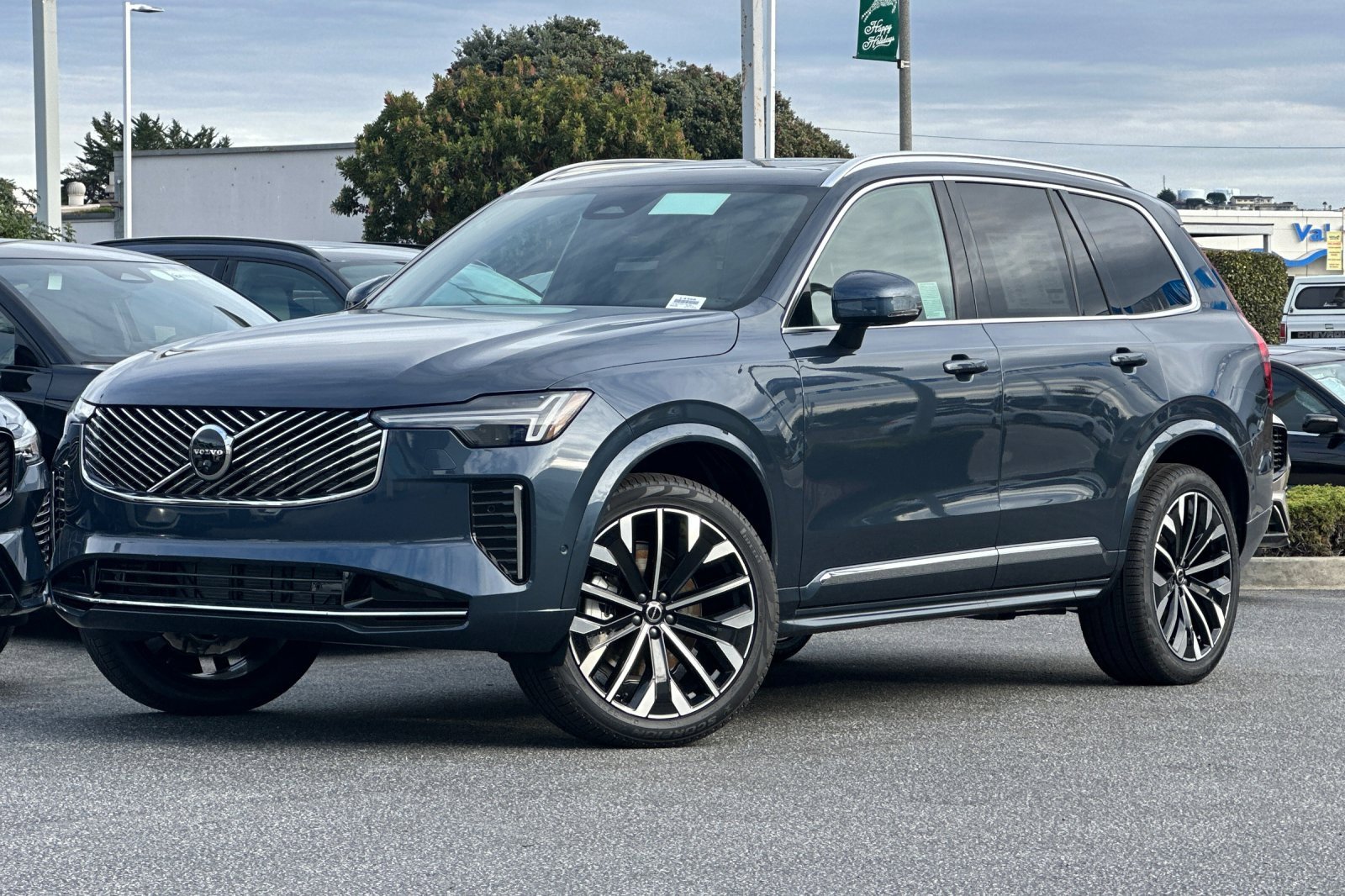 New 2026 Volvo XC90 B5 Plus w/ Protection Package