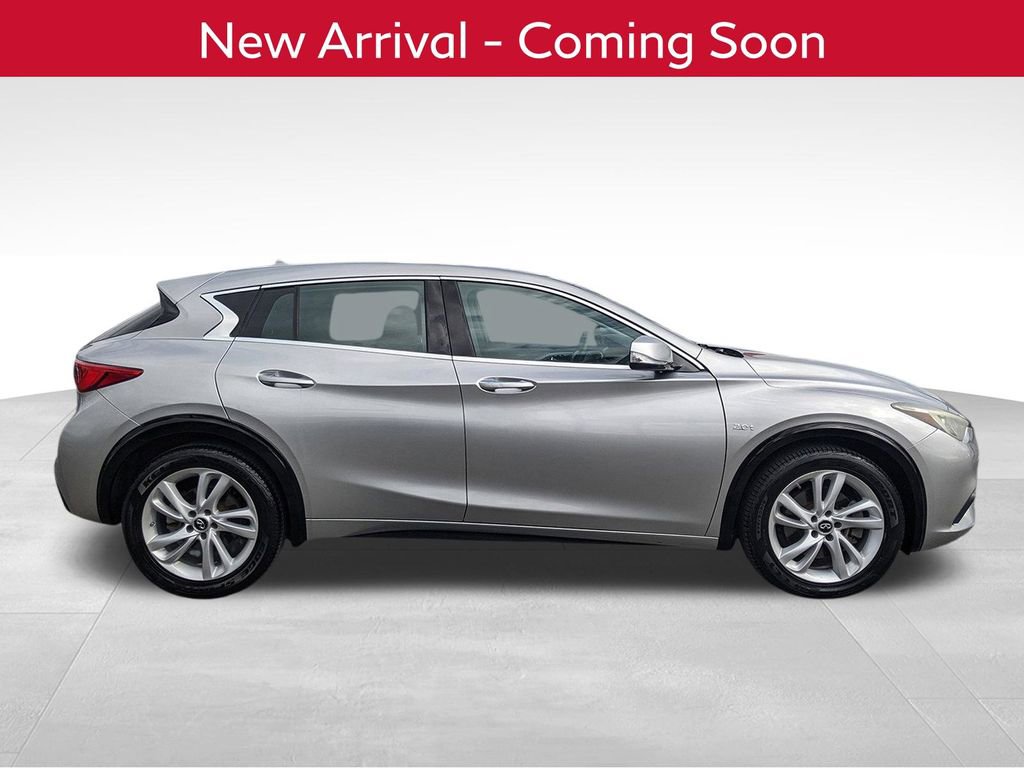 Used 2018 INFINITI QX30 image 2