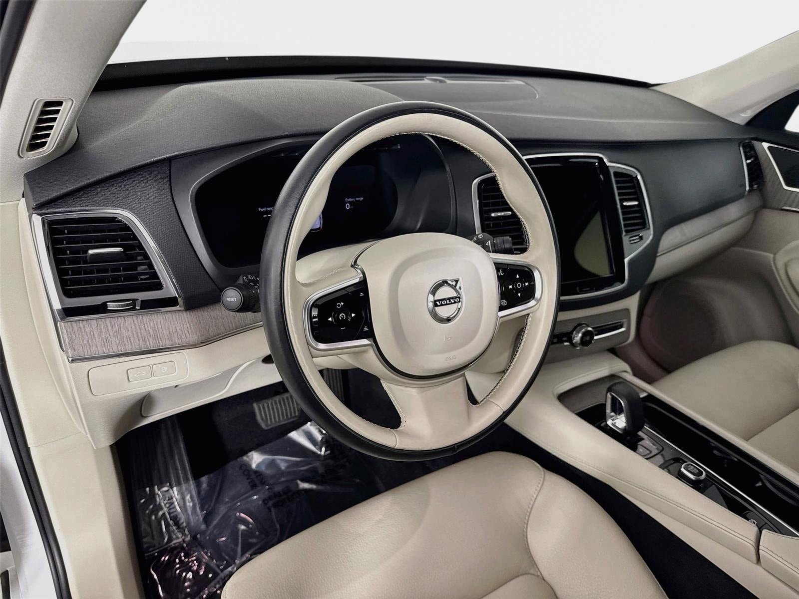 Used 2025 Volvo XC90 T8 Plus w/ Protection Package Premier AWD/4WD image 9