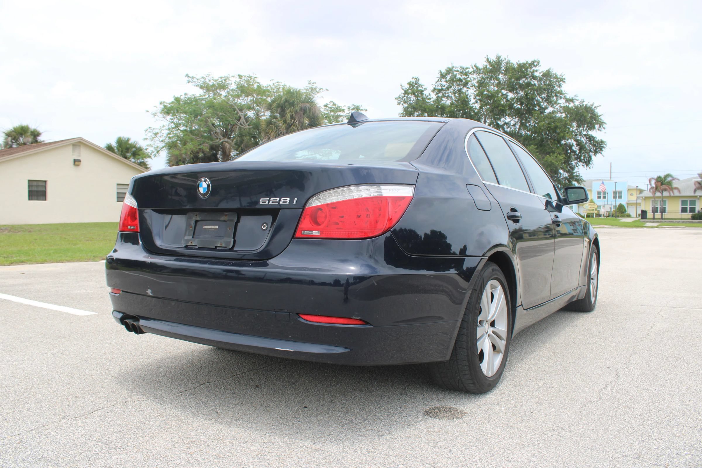 Used 2010 BMW 528i xDrive Sedan AWD/4WD image 29