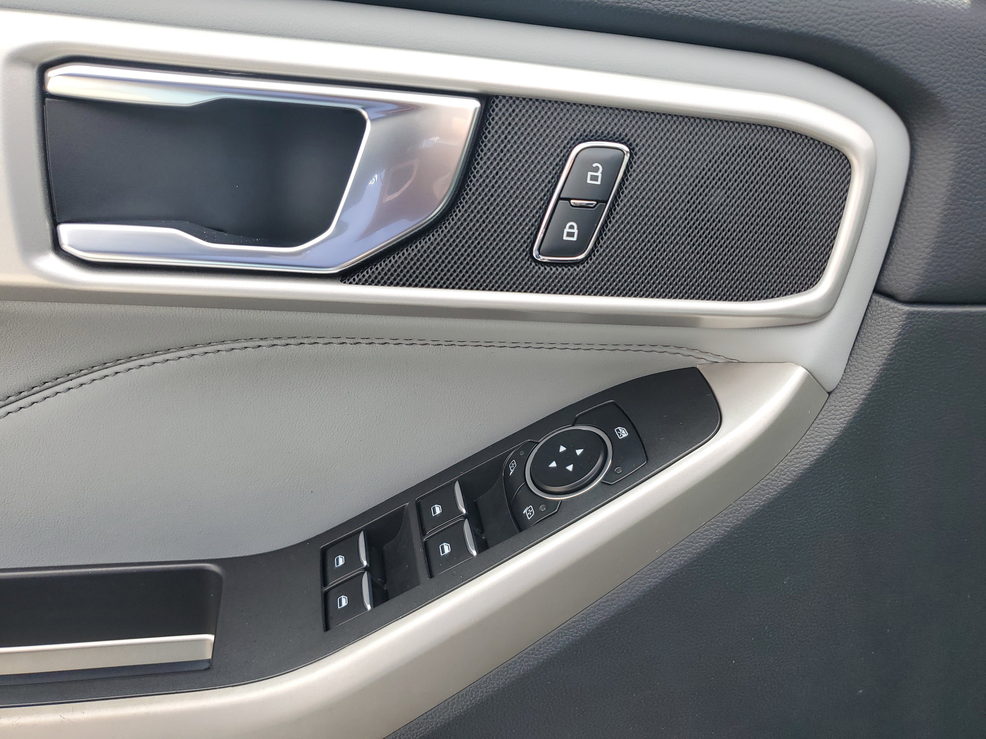 Used 2023 Ford Explorer XLT w/ Equipment Group 202A image 27