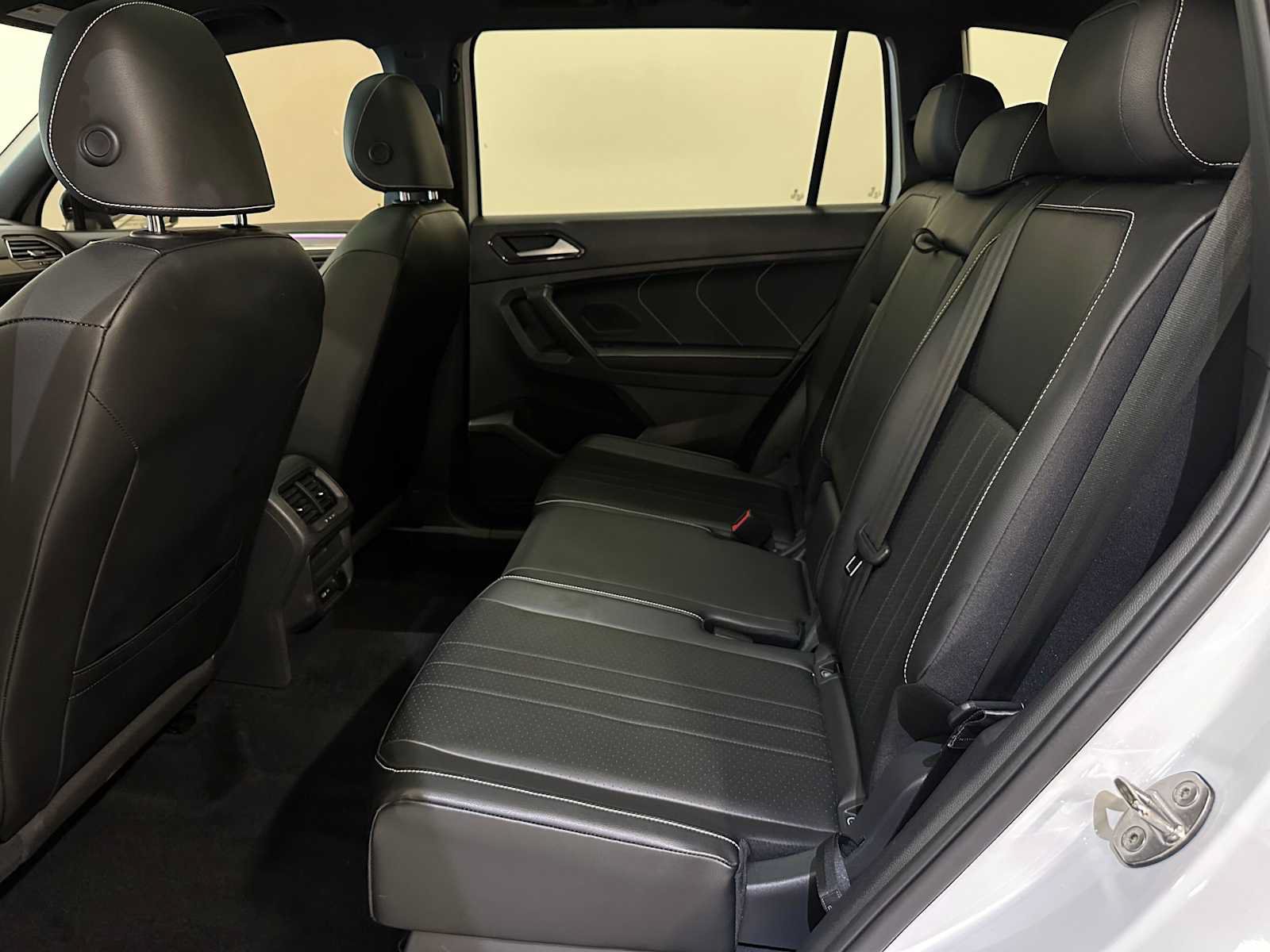 Used 2022 Volkswagen Tiguan SE R-Line AWD/4WD image 35