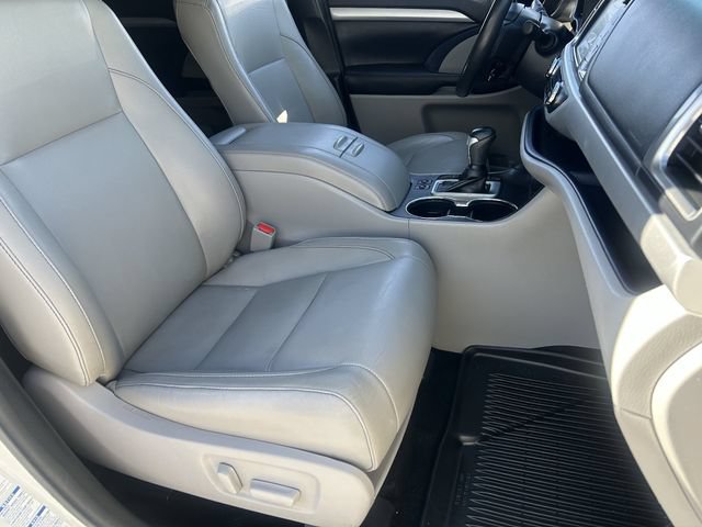 Used 2018 Toyota Highlander XLE AWD/4WD image 12