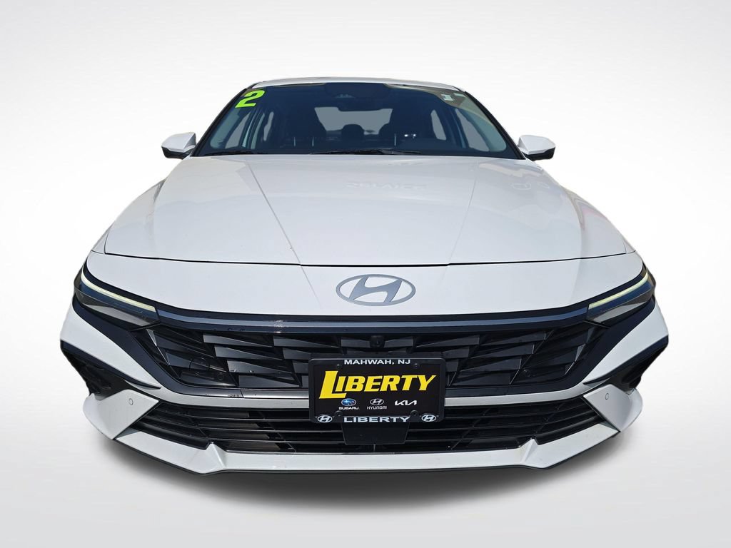 Certified 2024 Hyundai Elantra Limited FWD image 9