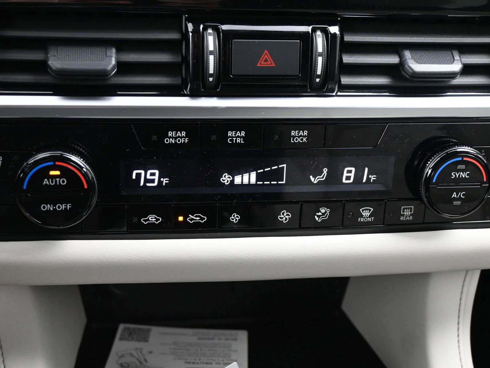 Used 2025 Nissan Pathfinder SV image 19