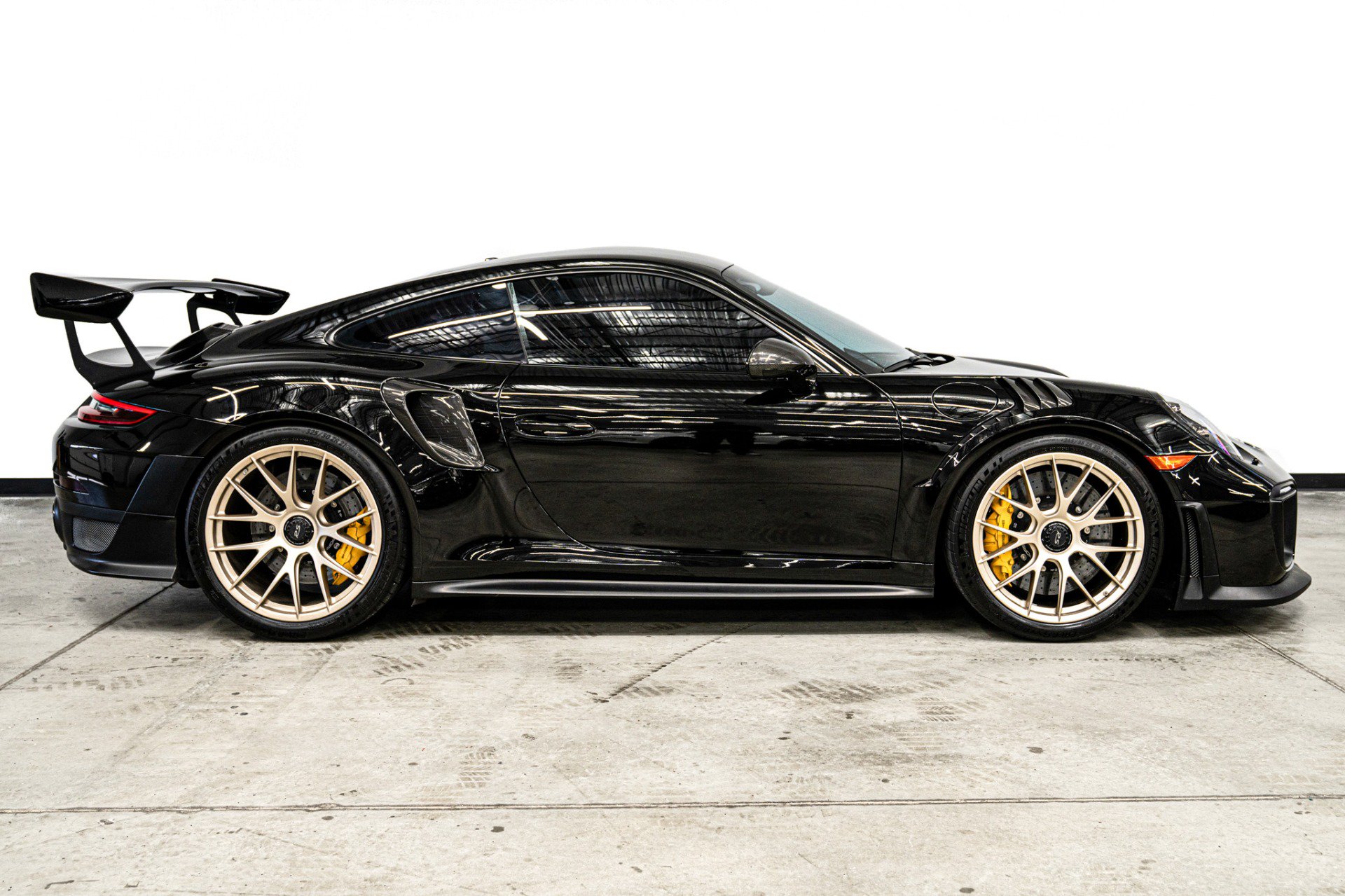Used 2018 Porsche 911 GT2 RS RWD image 44