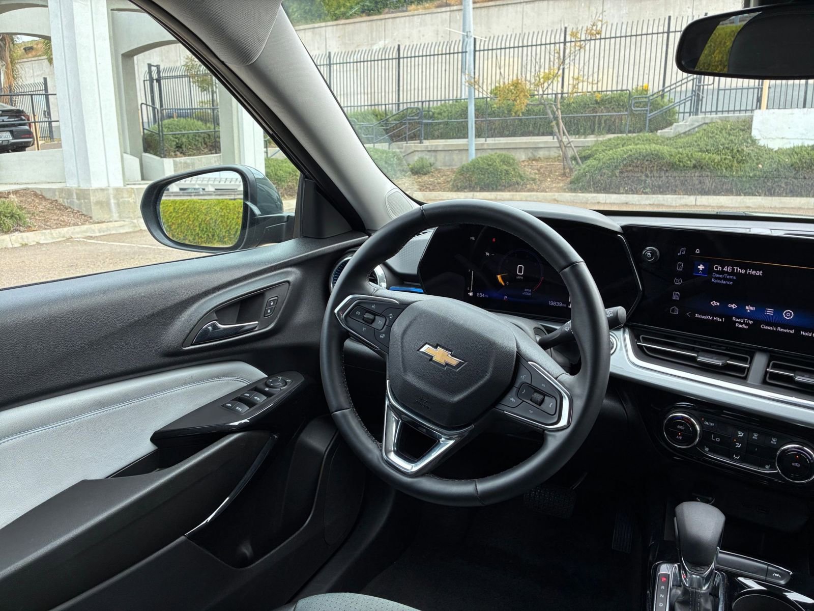 Used 2025 Chevrolet Trax LT w/ LT Convenience Package FWD image 33